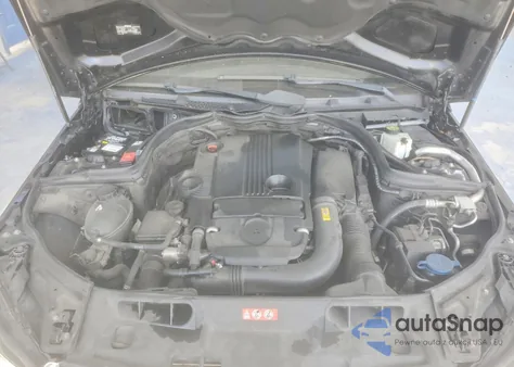 2013 Mercedes-Benz C 250 z USA, uszkodzony, nr VIN WDDGF4HB8DR247235